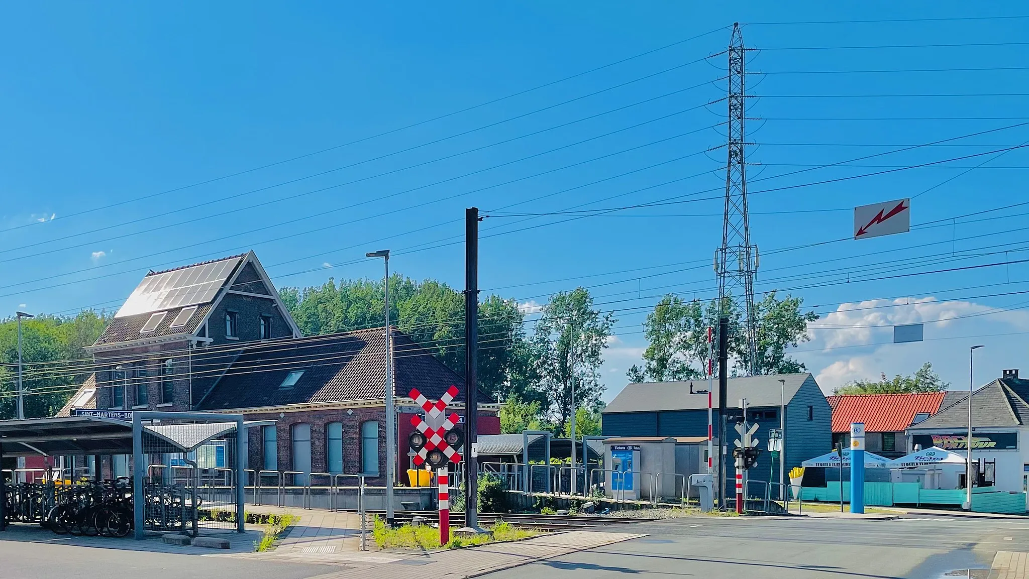 Photo showing: Station Sint-Martens-Bodegem Overweg