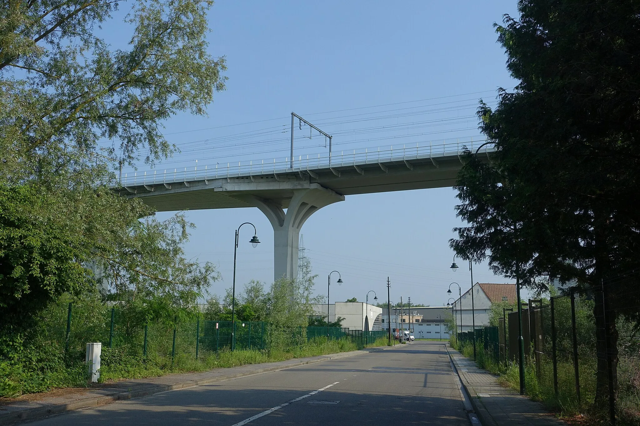 Photo showing: Viaduct van spoorlijn 25N ten noorden van Haren