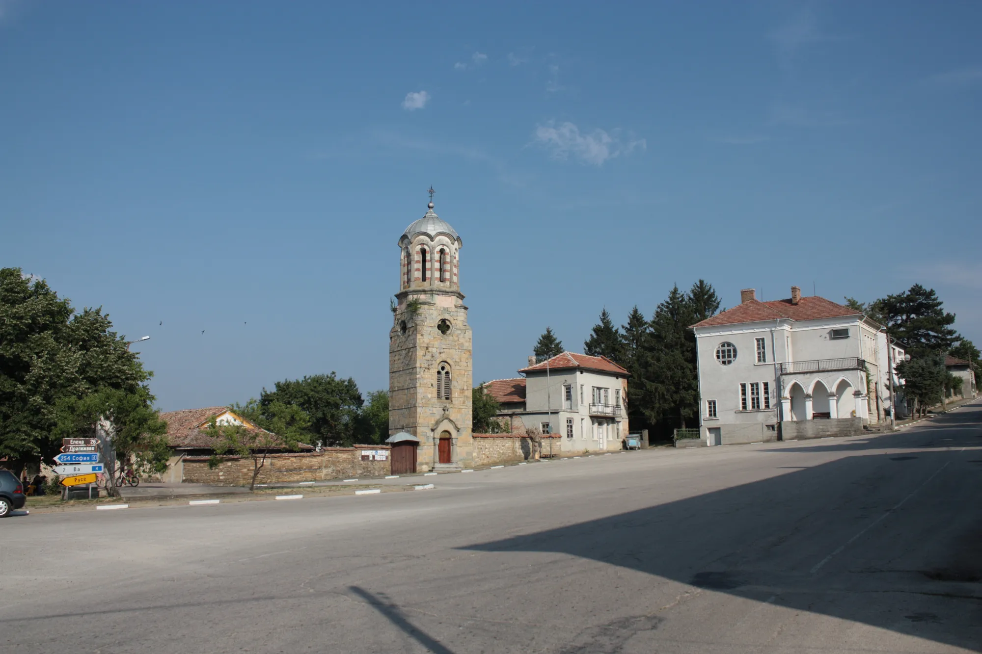 Photo showing: The central sqare and the Saint John Church in Tserova Koria village, Bulgaria
