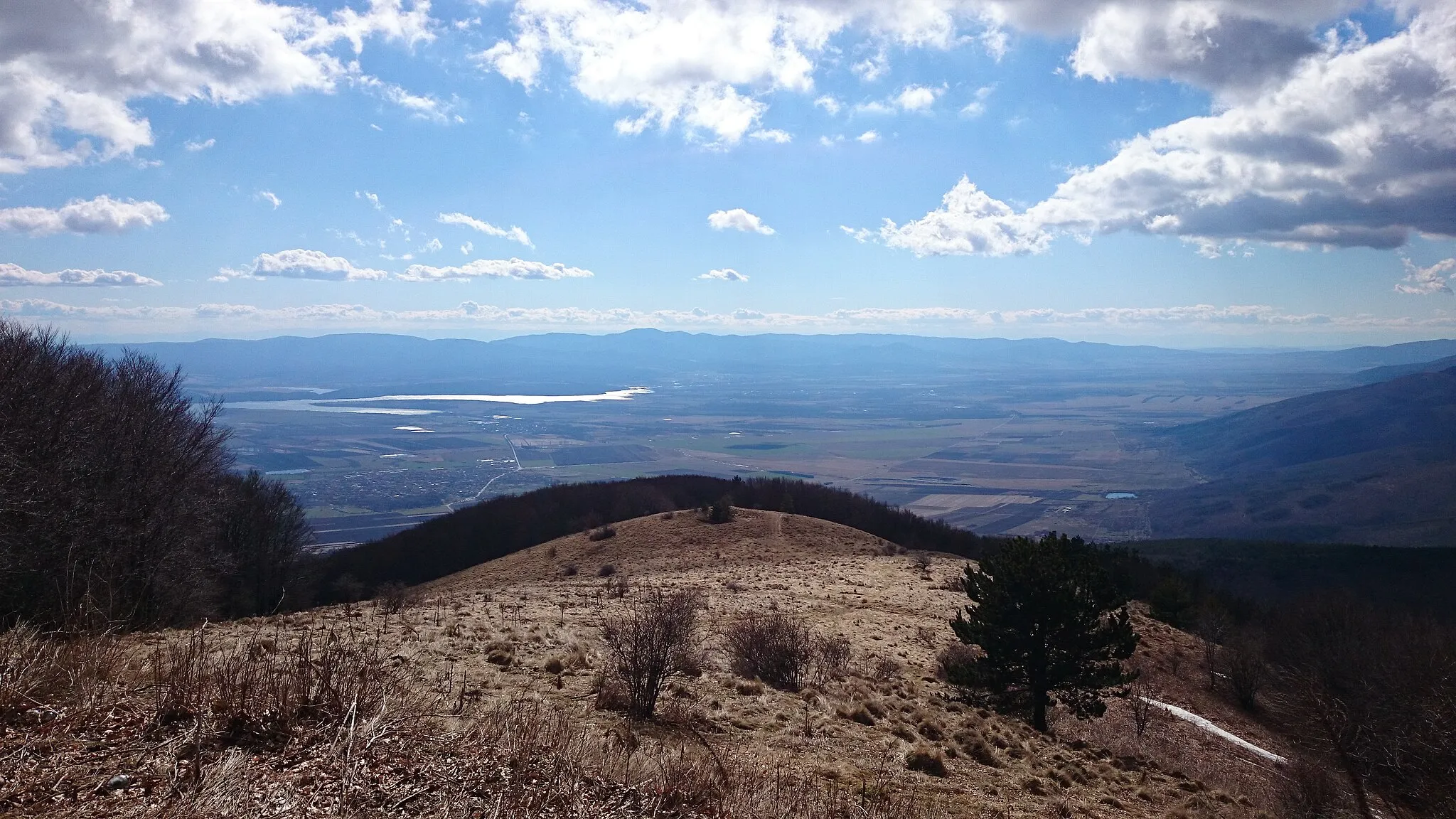 Photo showing: Язовир Копринка и село Шейново снимани от Бузлуджа