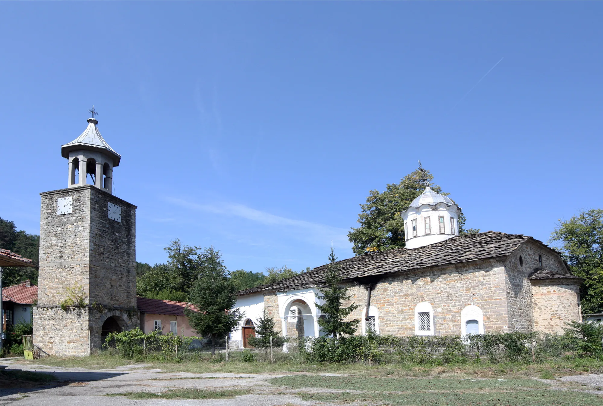 Photo showing: Batoshevo church and Clock tower