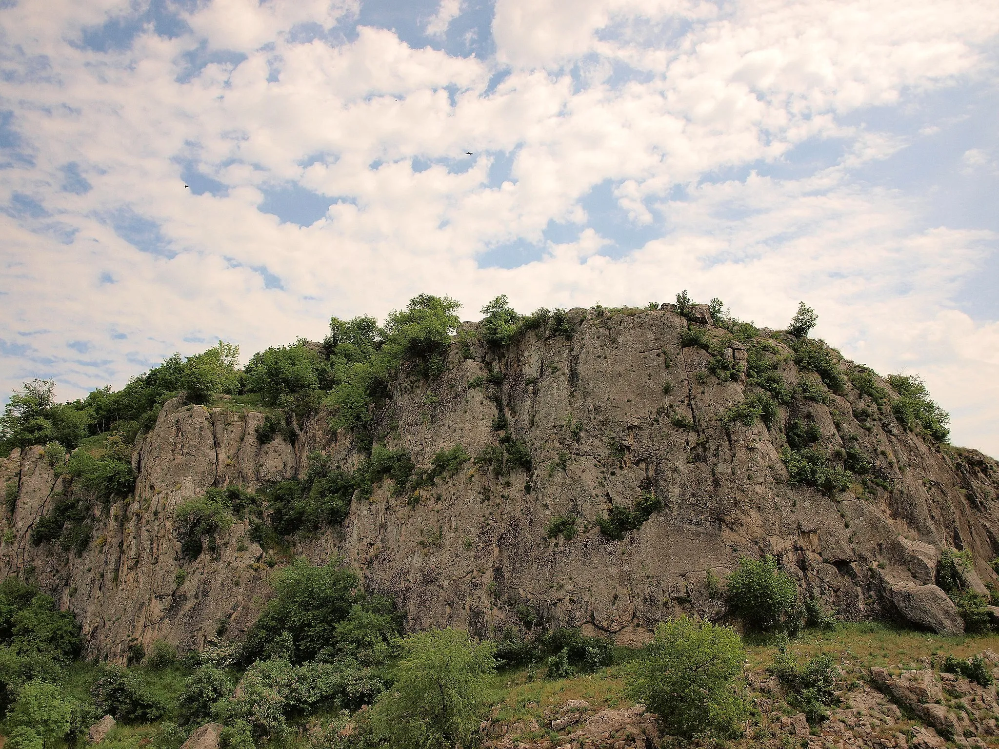 Photo showing: The Kale (hill) of the village of Emen, Bulgaria.