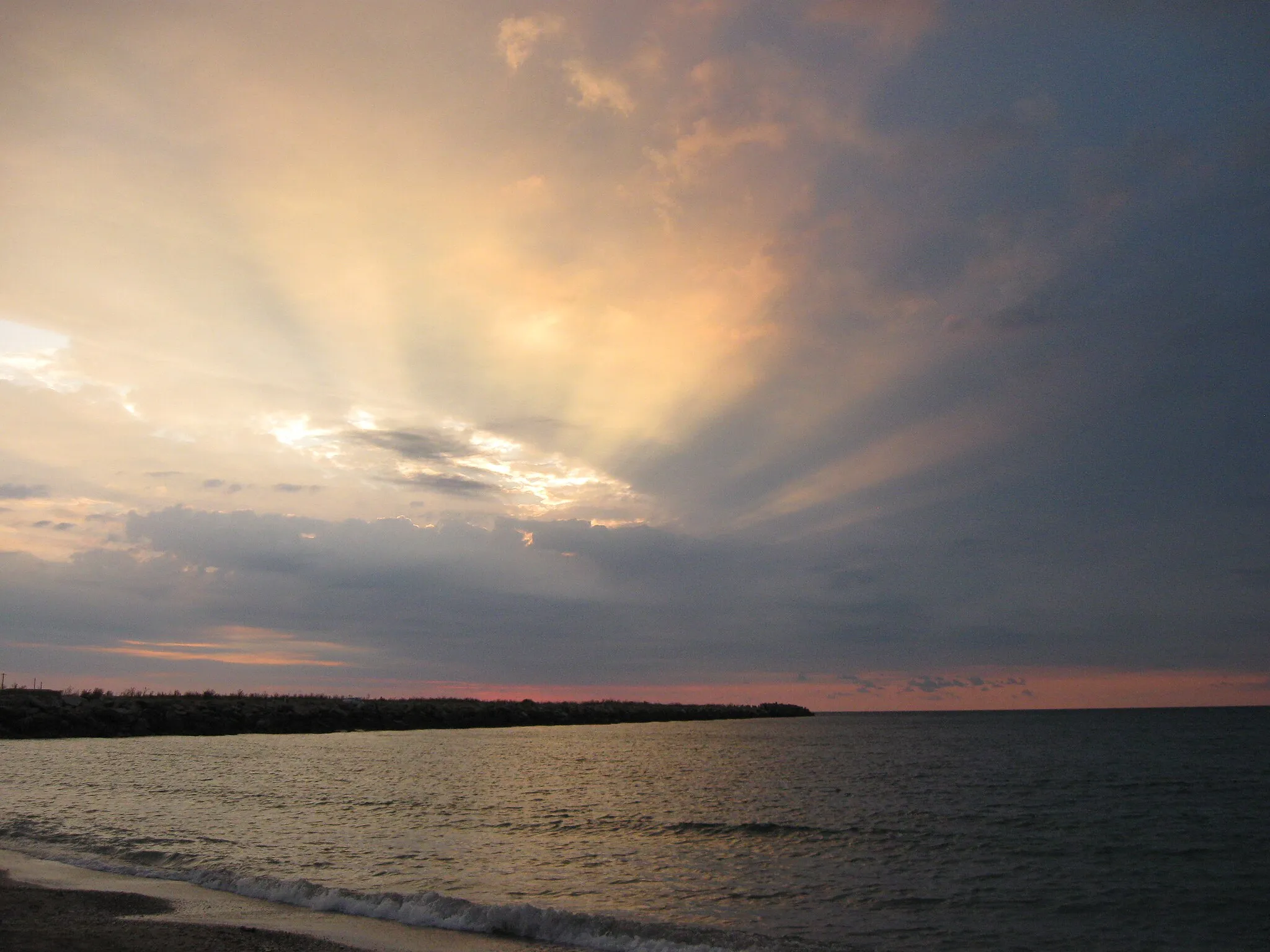 Photo showing: Sunrise over 2 Mai, the Romanian Black Sea resort.