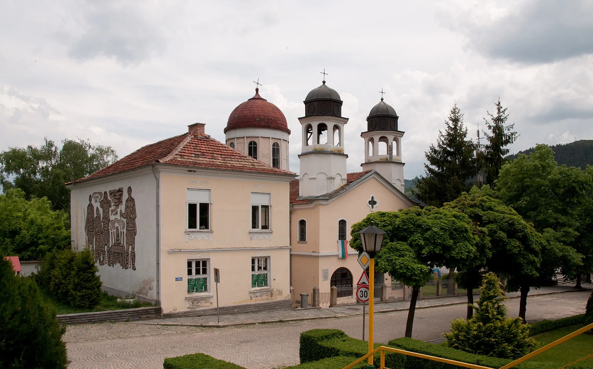 Photo showing: Dormition of the Theotokos Church in the town of Klisura, Bulgaria.