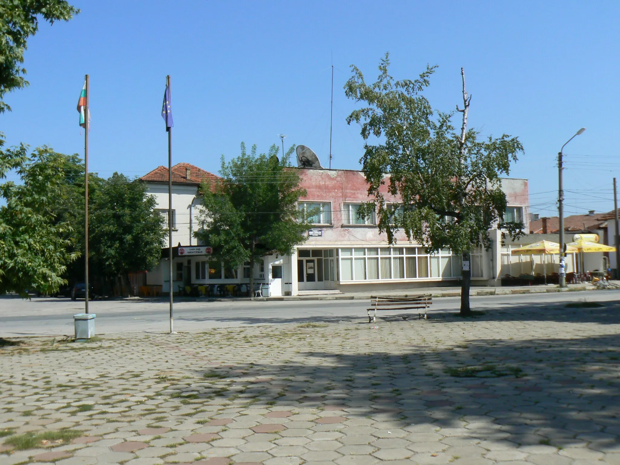 Photo showing: The centre of village Toros, Bulgaria