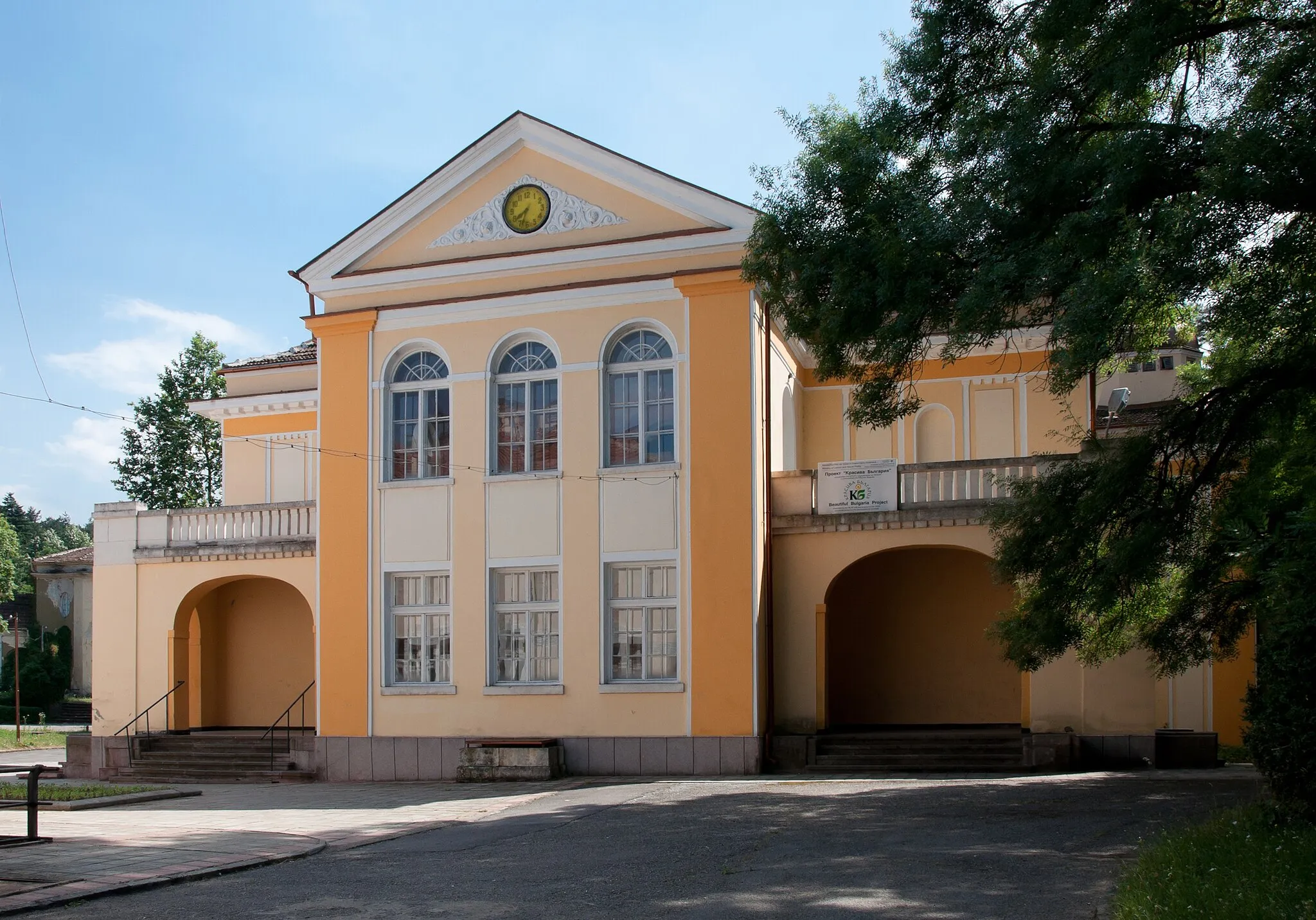 Photo showing: The second Mineral spa building in Varshets, Bulgaria. Completed in 1919.