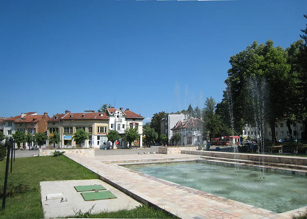 Photo showing: Berkovitsa central square