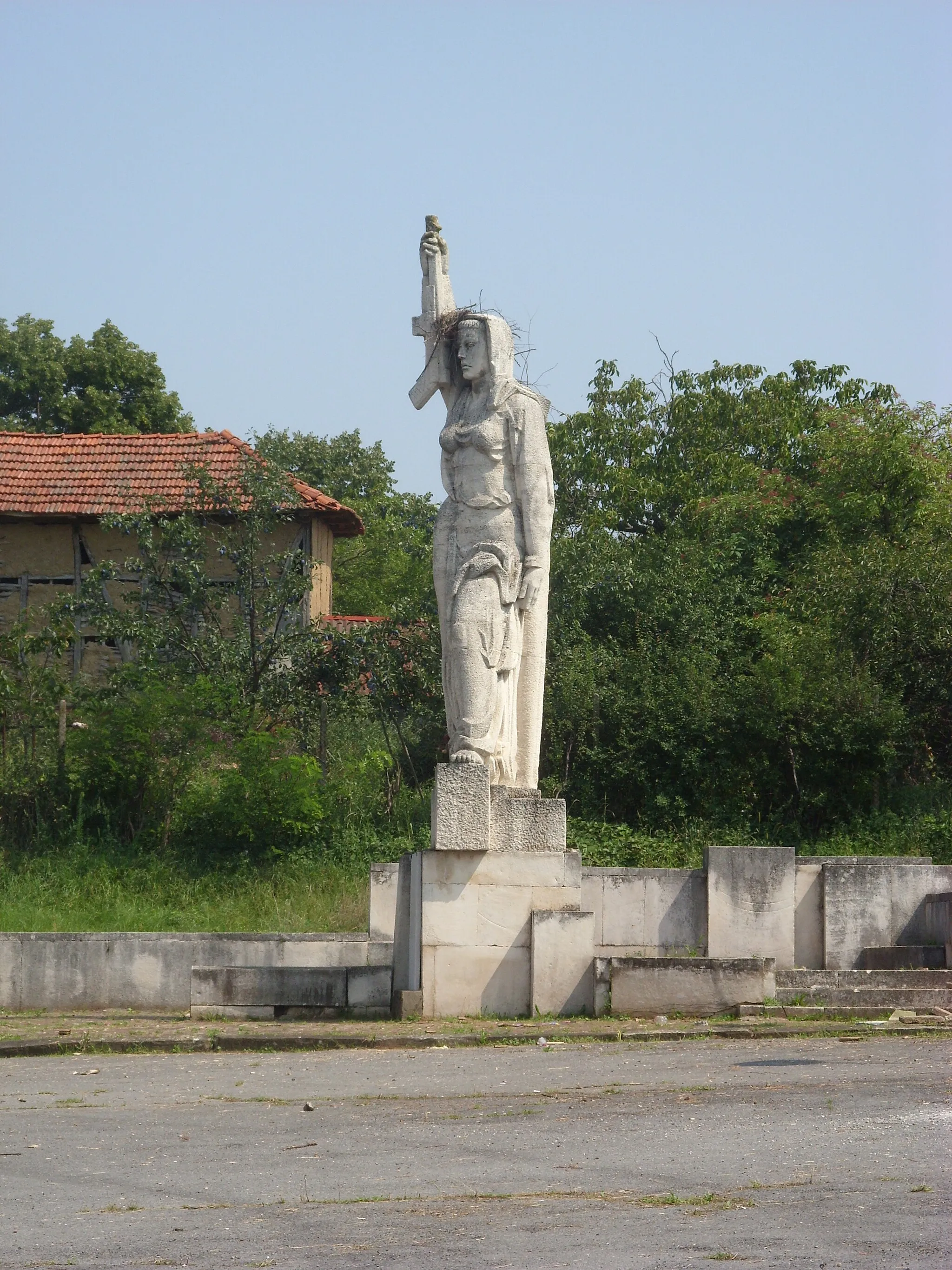Photo showing: Паметник на партизаните и ятаците от селото