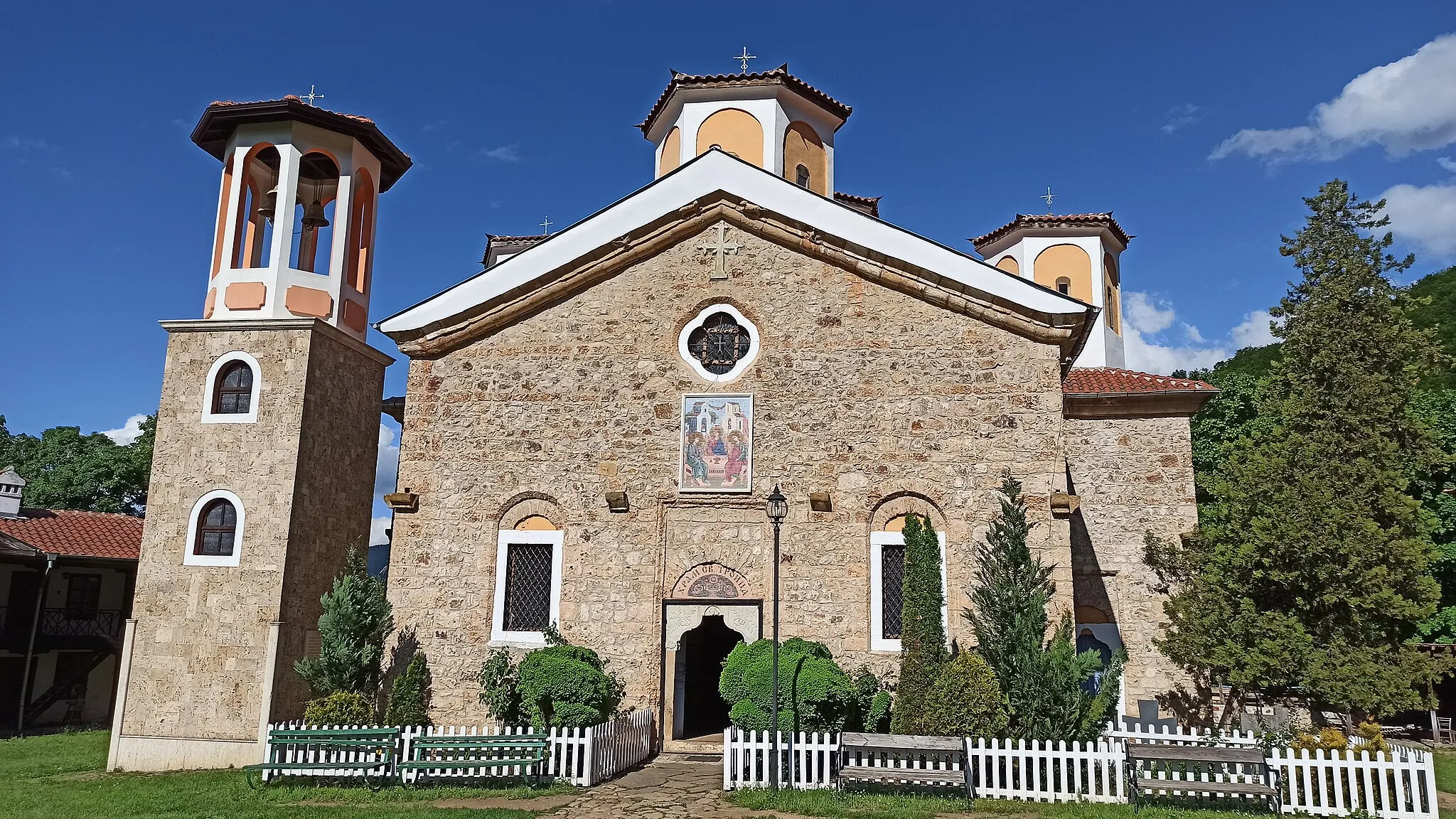 Photo showing: Етрополски манастир