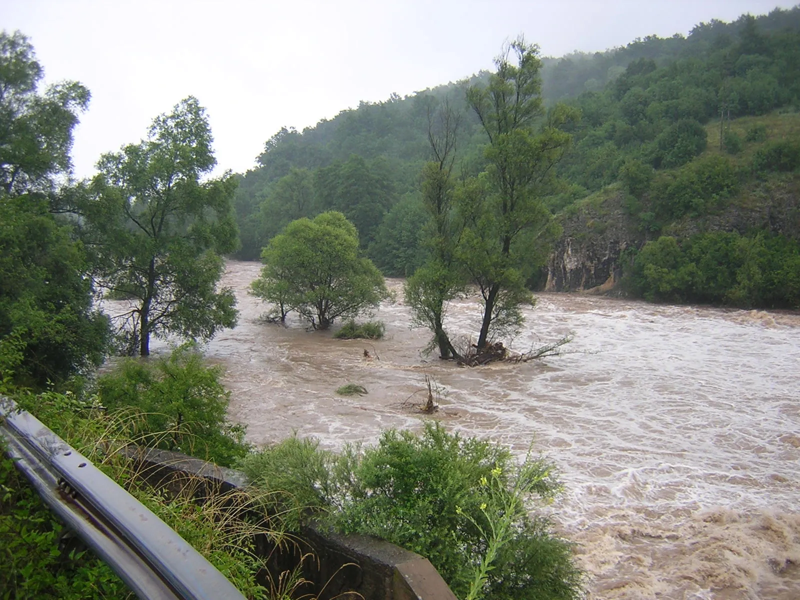 Photo showing: The River Vit near Toros, Bulgaria, during the floods of May 2005.