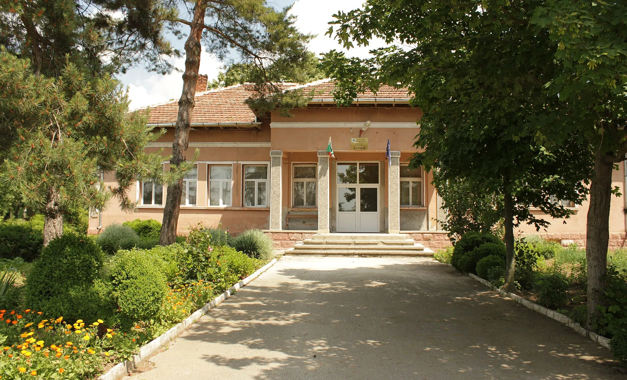 Photo showing: Townhall in Zhernov