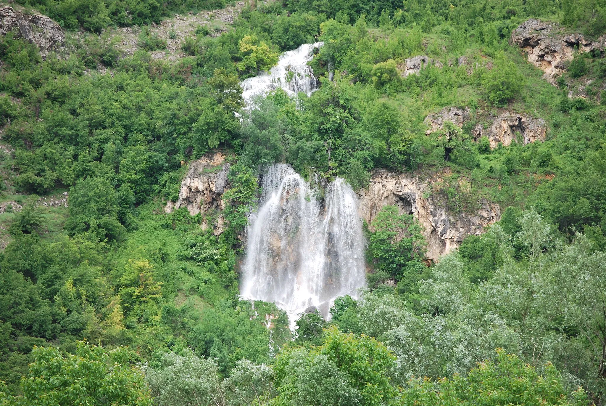 Photo showing: Гложенски водопад "Вара", с. Гложене, община Ловеч