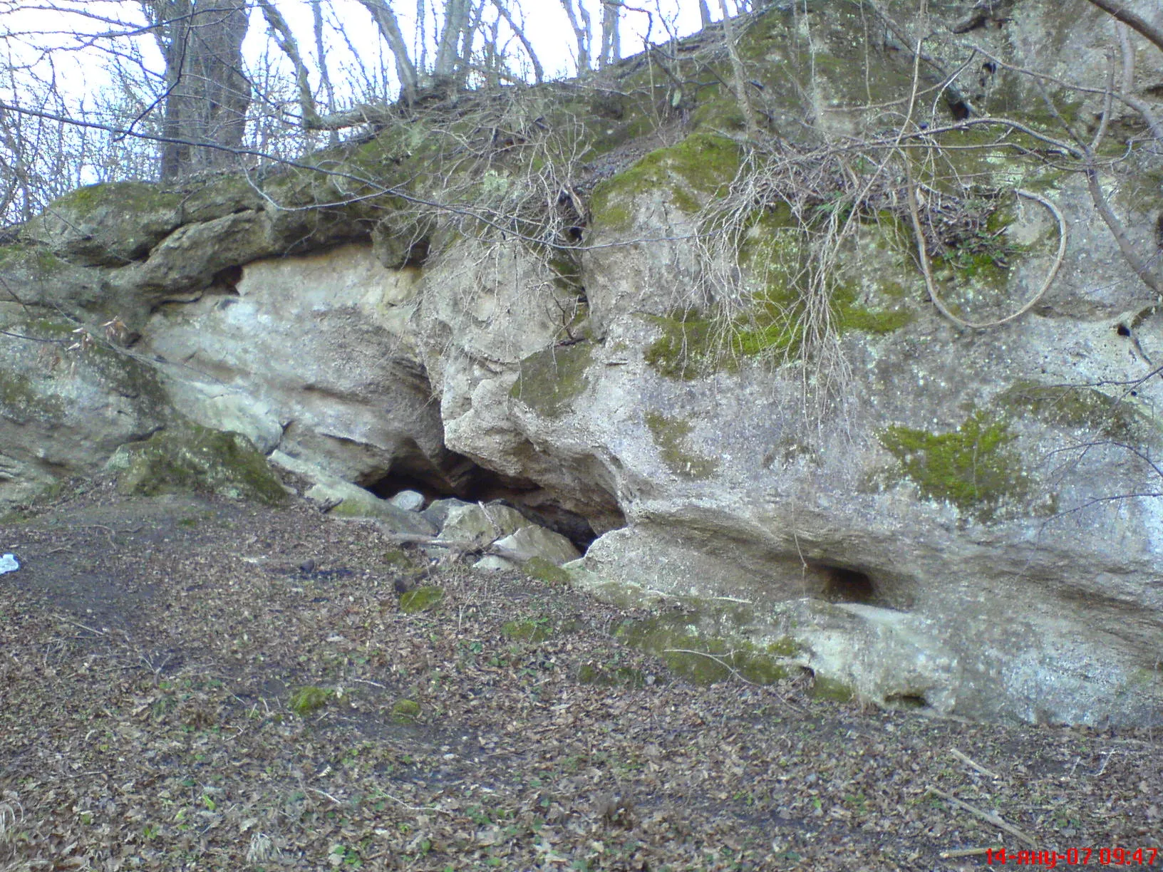 Photo showing: Cave Sushitza is located in the locality of village Studeno buche, Bulgaria, some 2 km northern to the village.