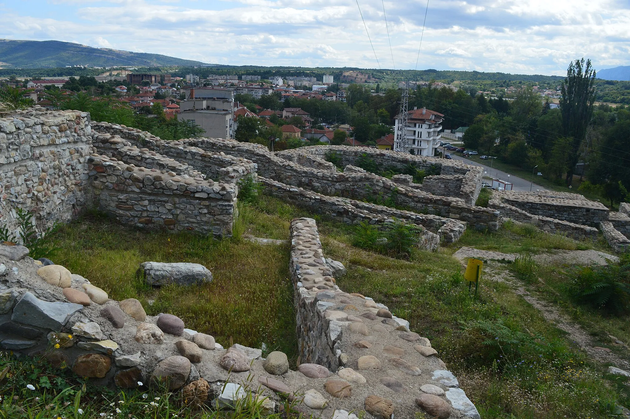 Photo showing: This is a photo of a monument in Montana in Bulgaria identified by the ID