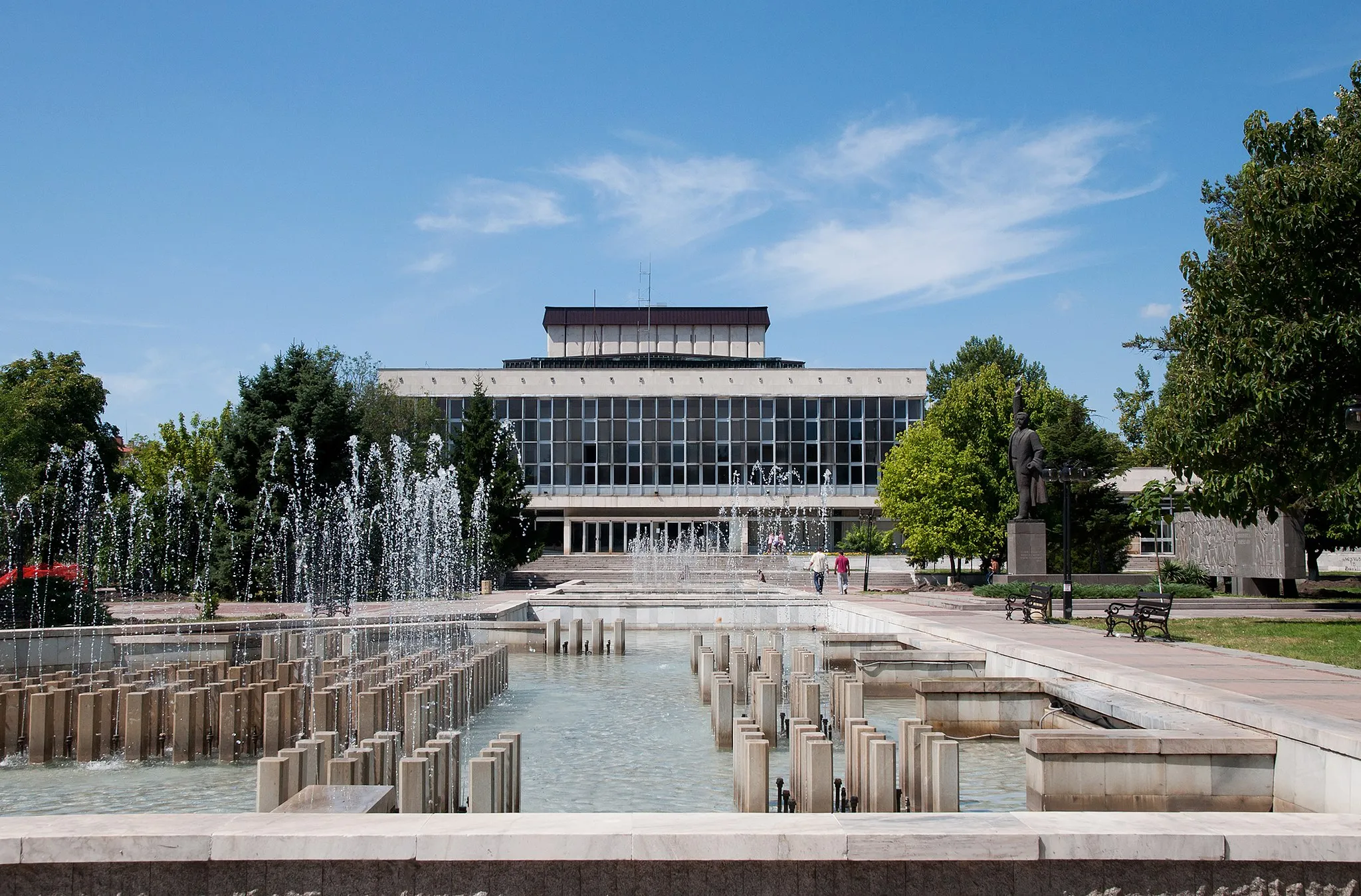 Photo showing: The central square with the chitalishte (cultural centre) and a statue of Petko Enev on the right, Nova Zagora, Bulgaria.