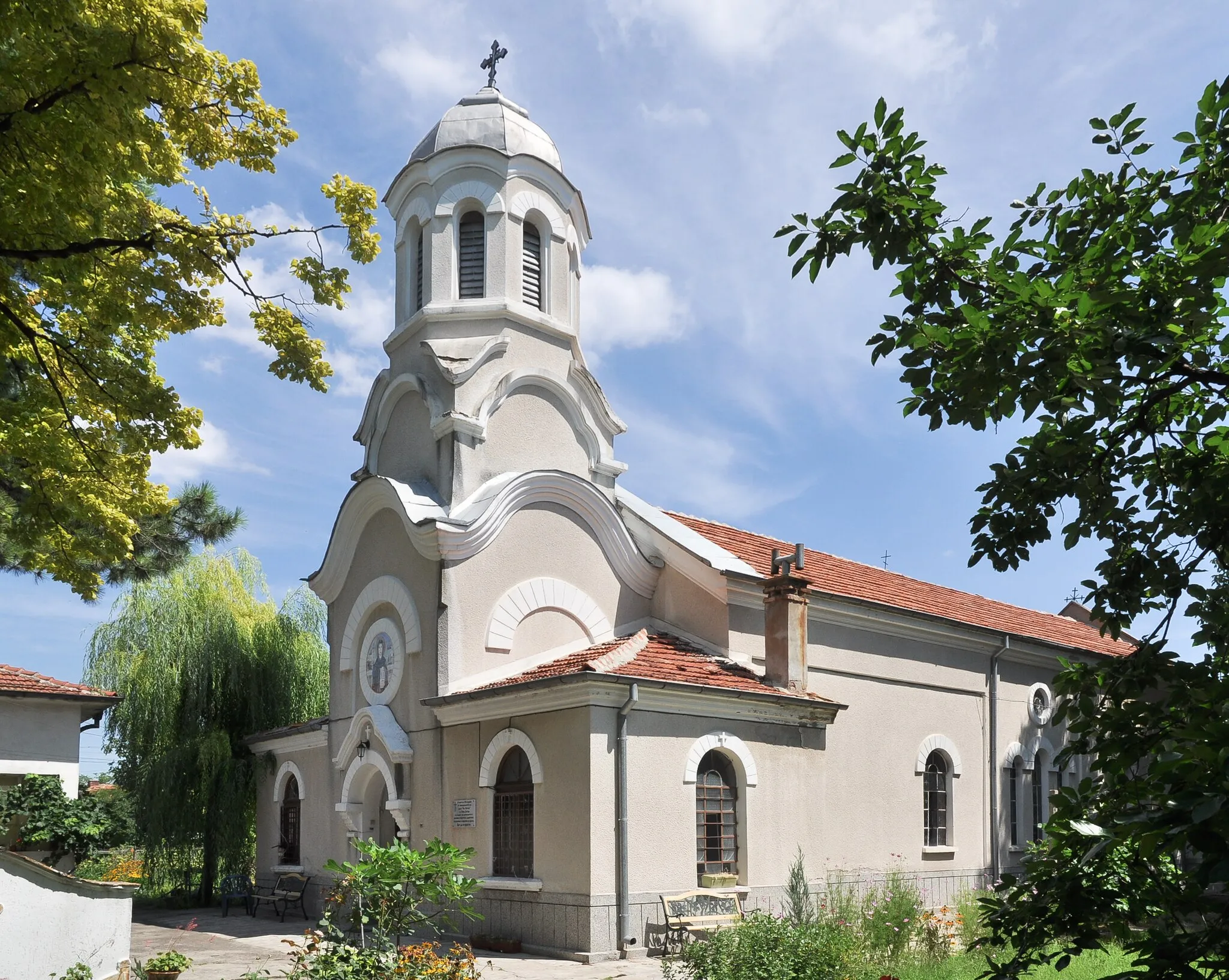 Photo showing: St. Petka of Bulgaria (Epivates) church in Nova Zagora, Bulgaria.
