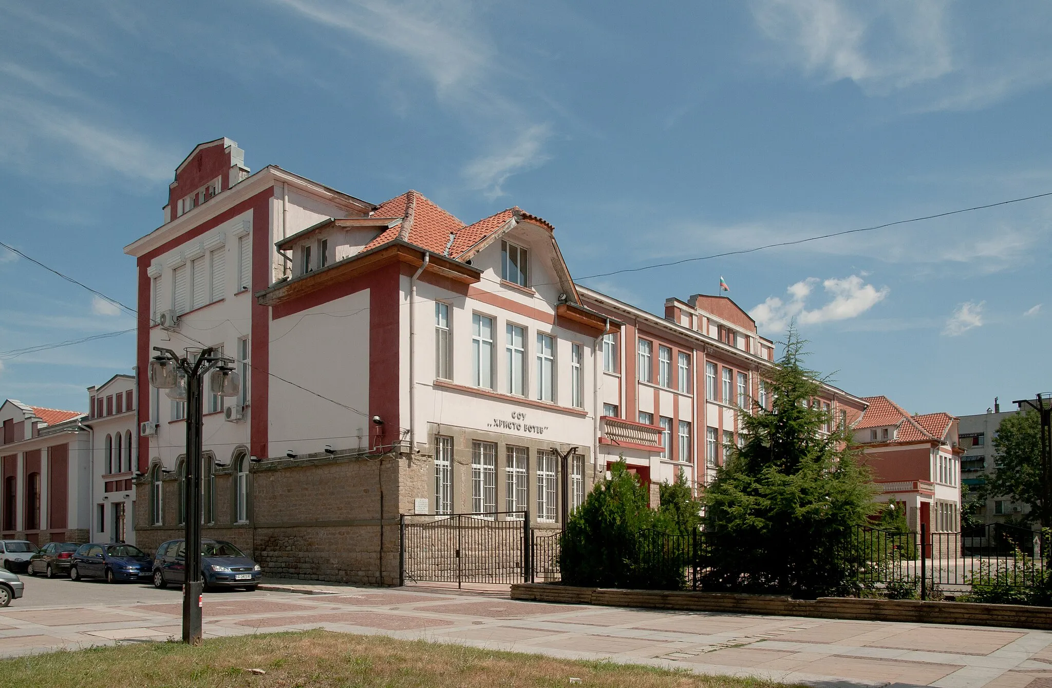 Photo showing: Гимназия Христо Ботев в Нова Загора.