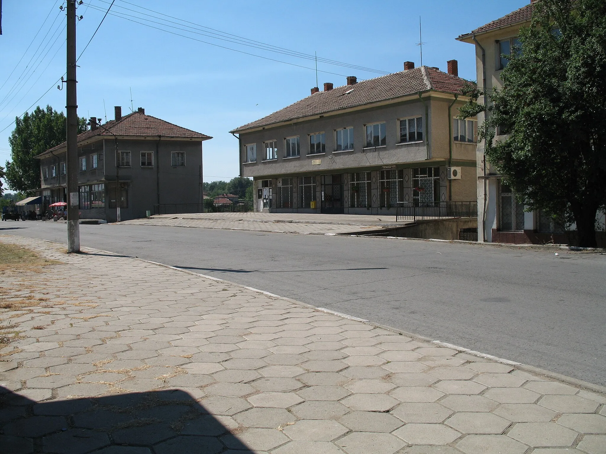 Photo showing: The center of the village of Opan