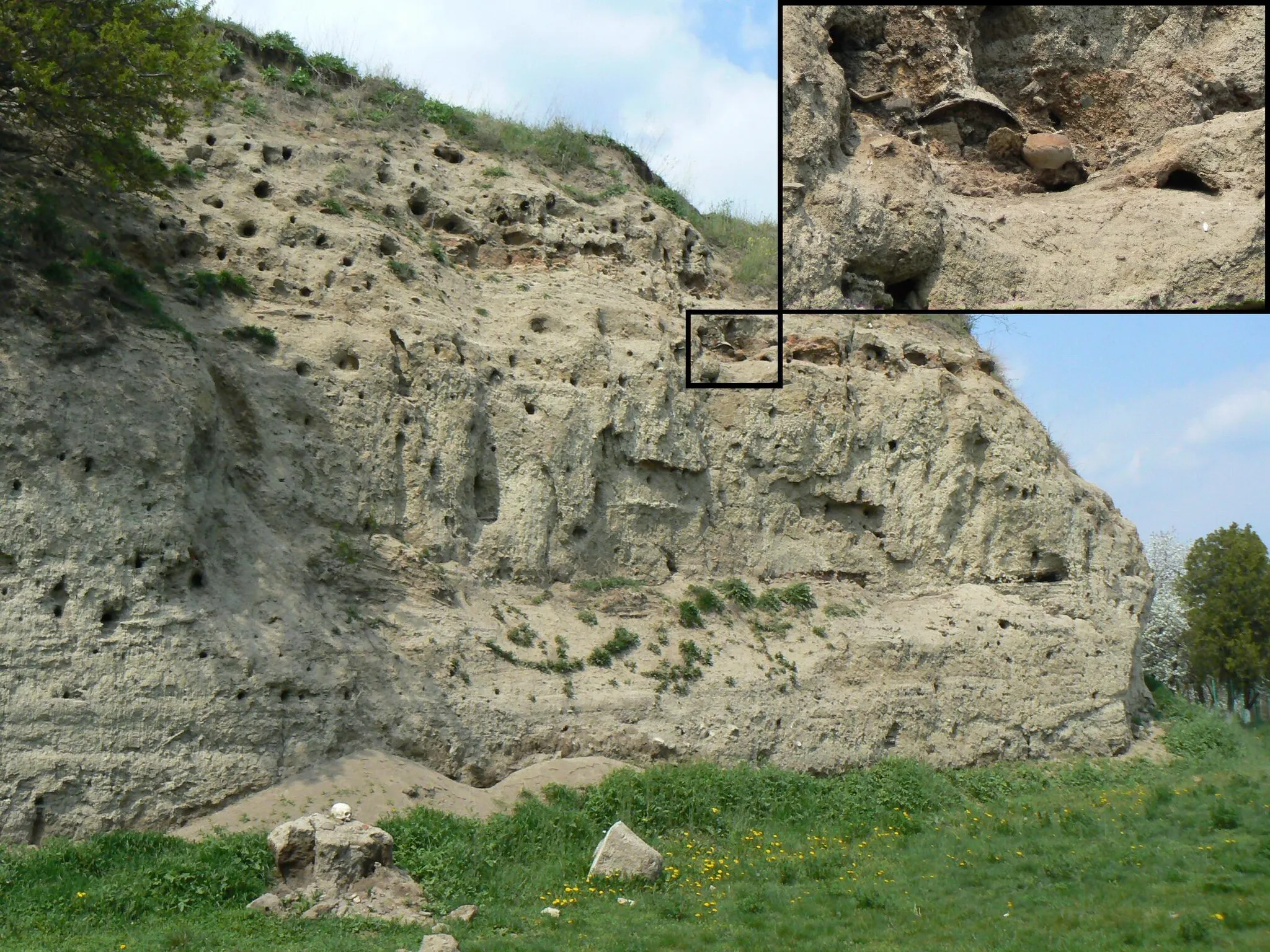 Photo showing: The north side of the Karanovo tumulus. Here and on File:Karanovo-jar-2.jpg there is a closer view of a fireplace and preserved vessel