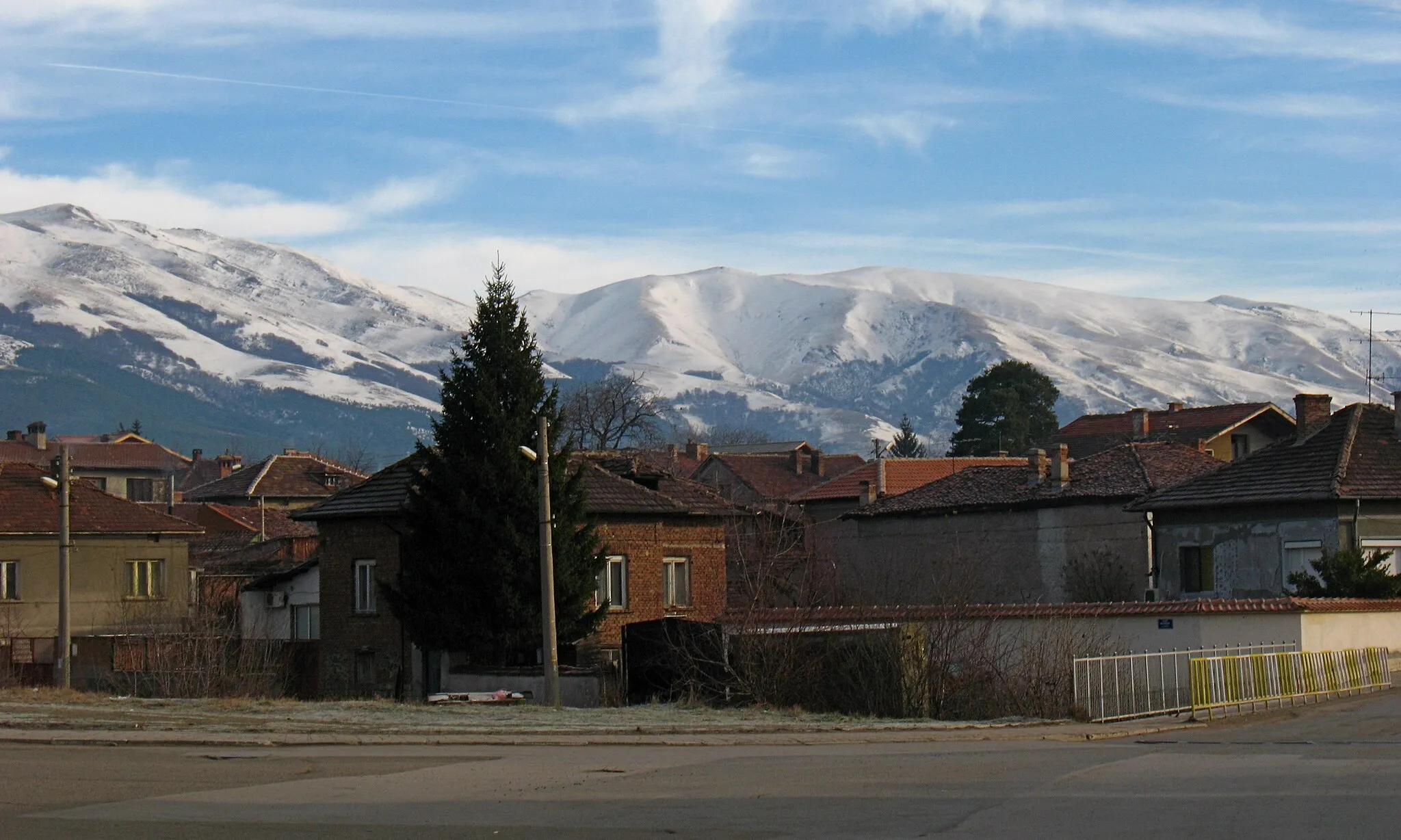 Photo showing: Pirdop below Stara Planina