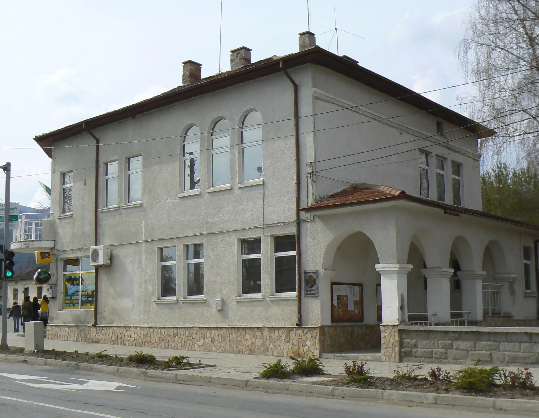 Photo showing: The building of Chelopech municipality, village Chelopech, Bulgaria