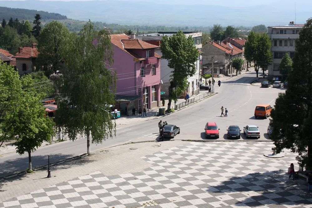 Photo showing: View of Dolna Banya central square from the Clock-tower