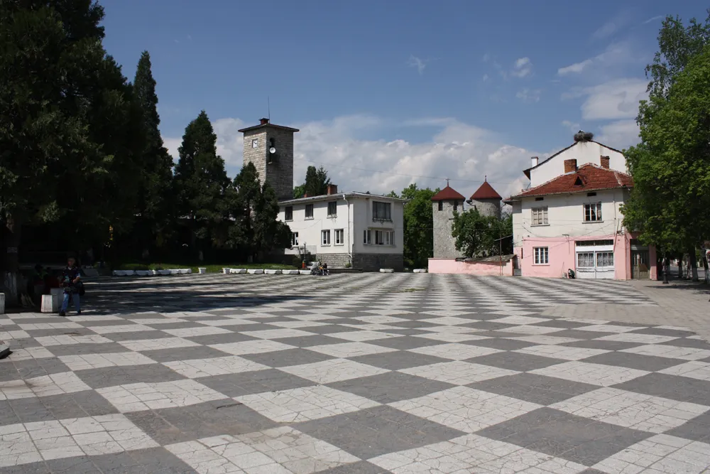 Photo showing: Dolna Banya square and clock-tower