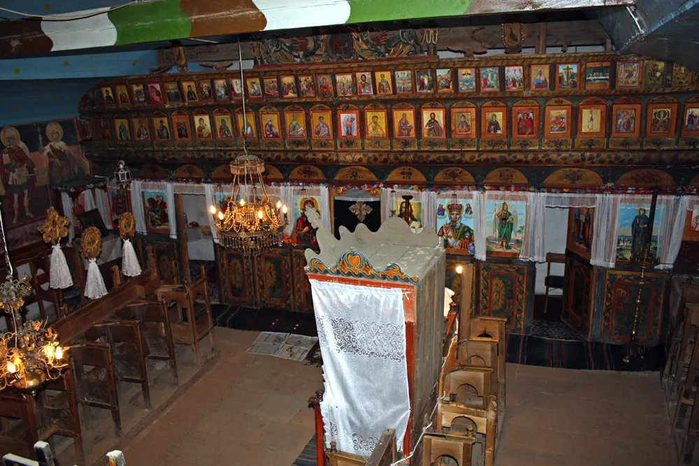 Photo showing: Iconostasis of old church in Raduil, Bulgaria