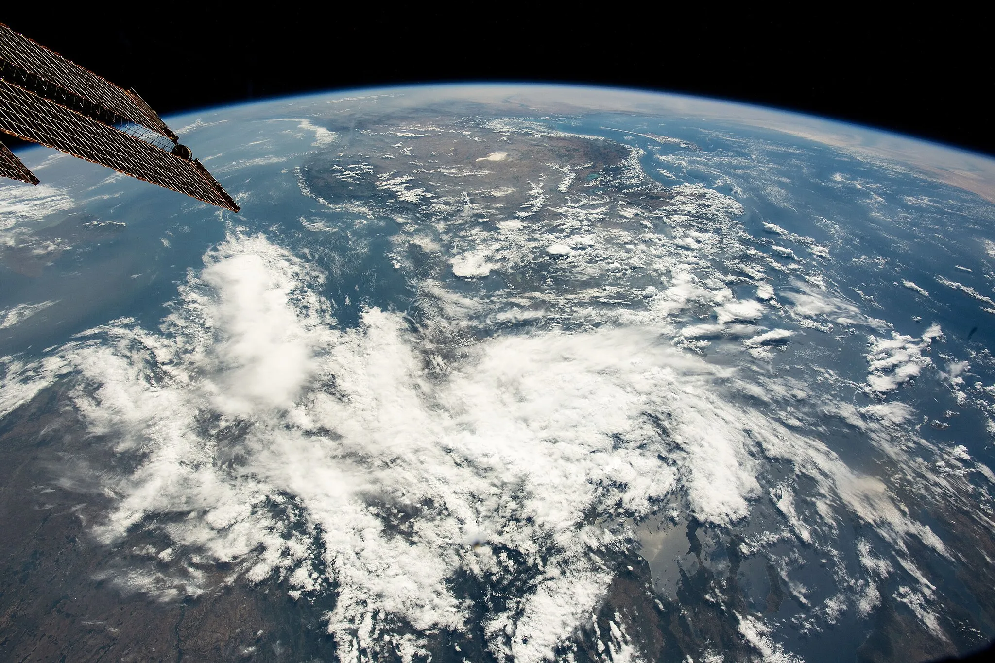 Photo showing: View of Earth taken during ISS Expedition 67.