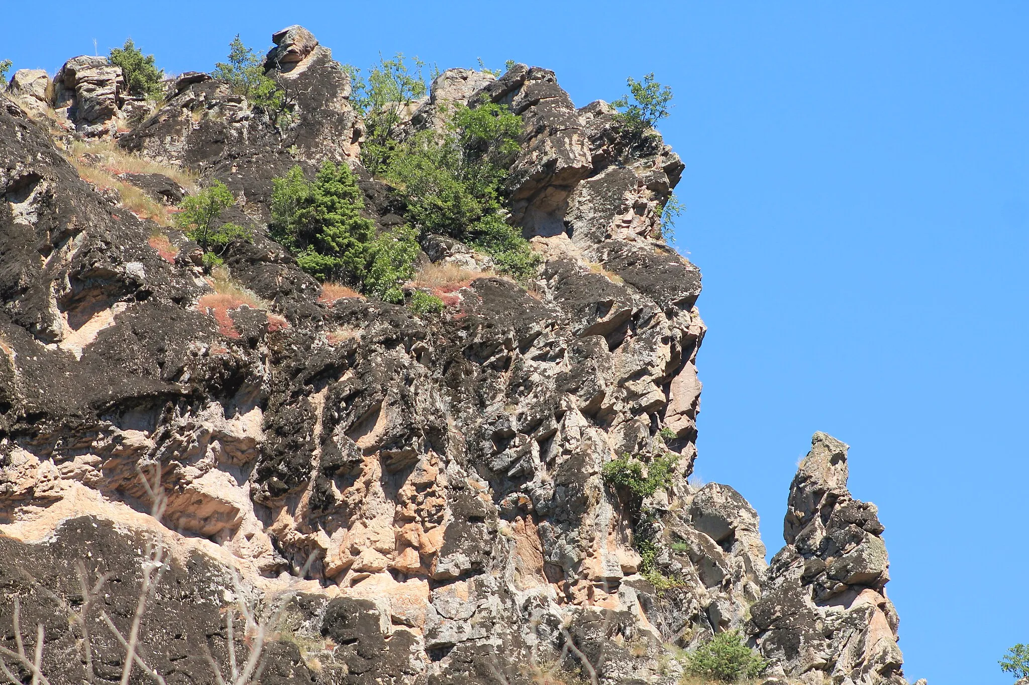 Photo showing: Momina kula East Wall Rock Profiles Mesta River Bulgaria