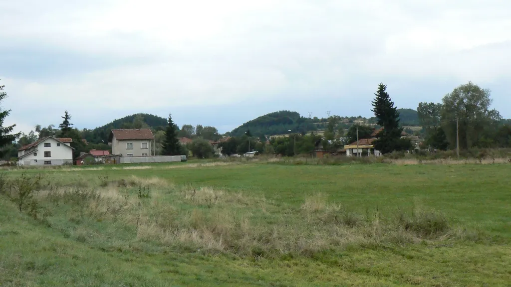 Photo showing: Village Gorni Okol, as seen from the road to village Doni Okol. Bulgaria