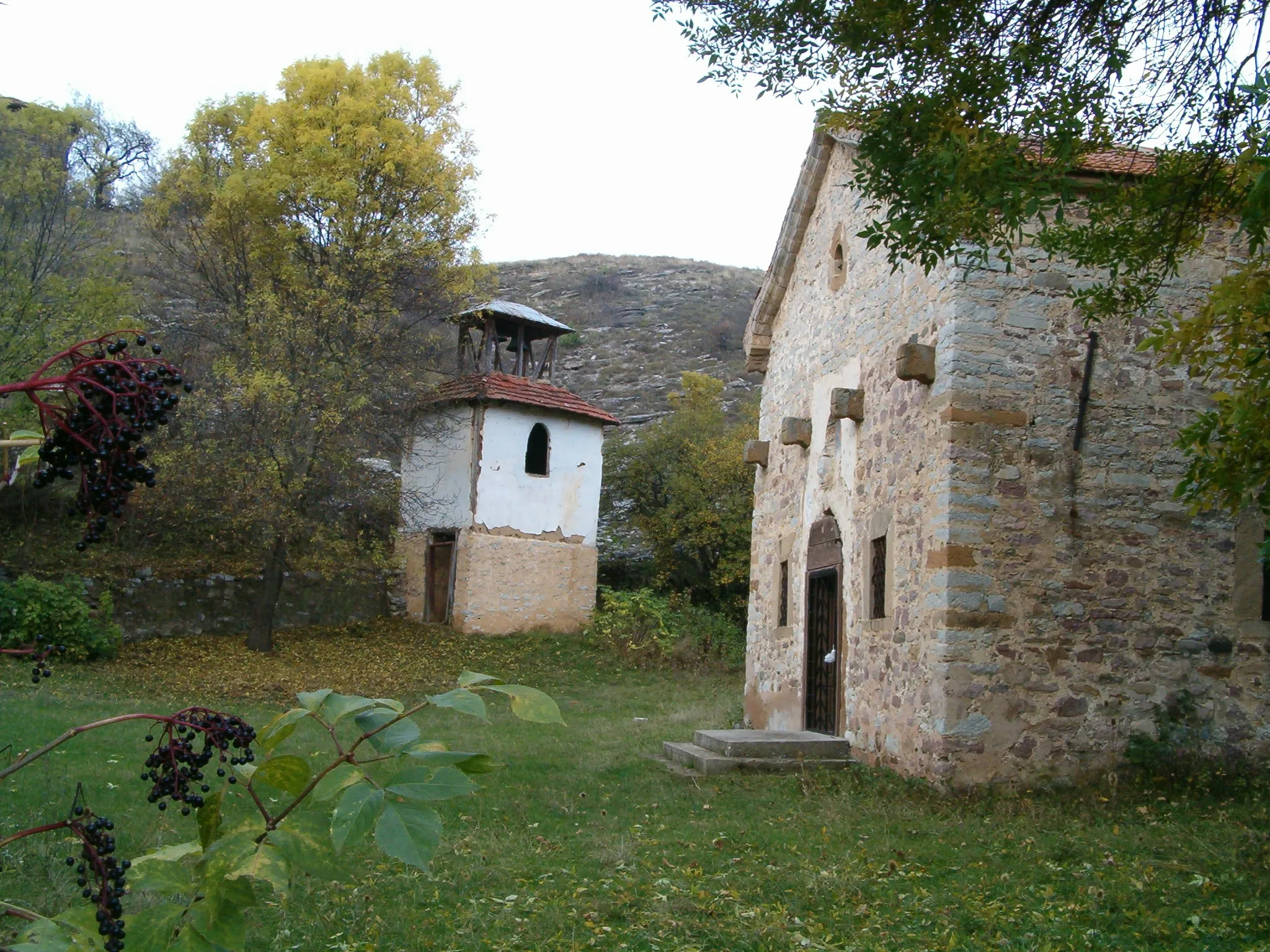 Photo showing: Church in the village of Komshtitsa, Bulgaria