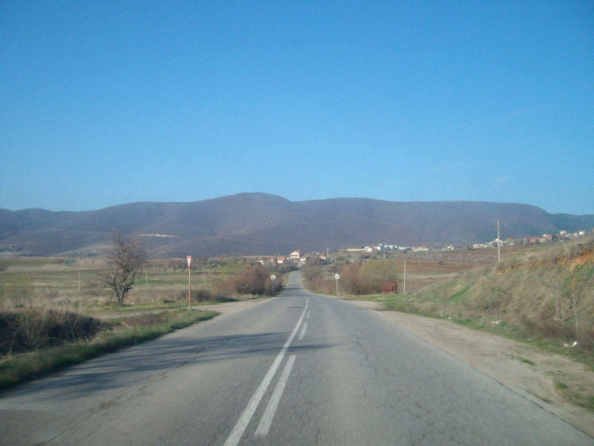 Photo showing: The village of Logodazh seen from the entrance from Blagoevgrad