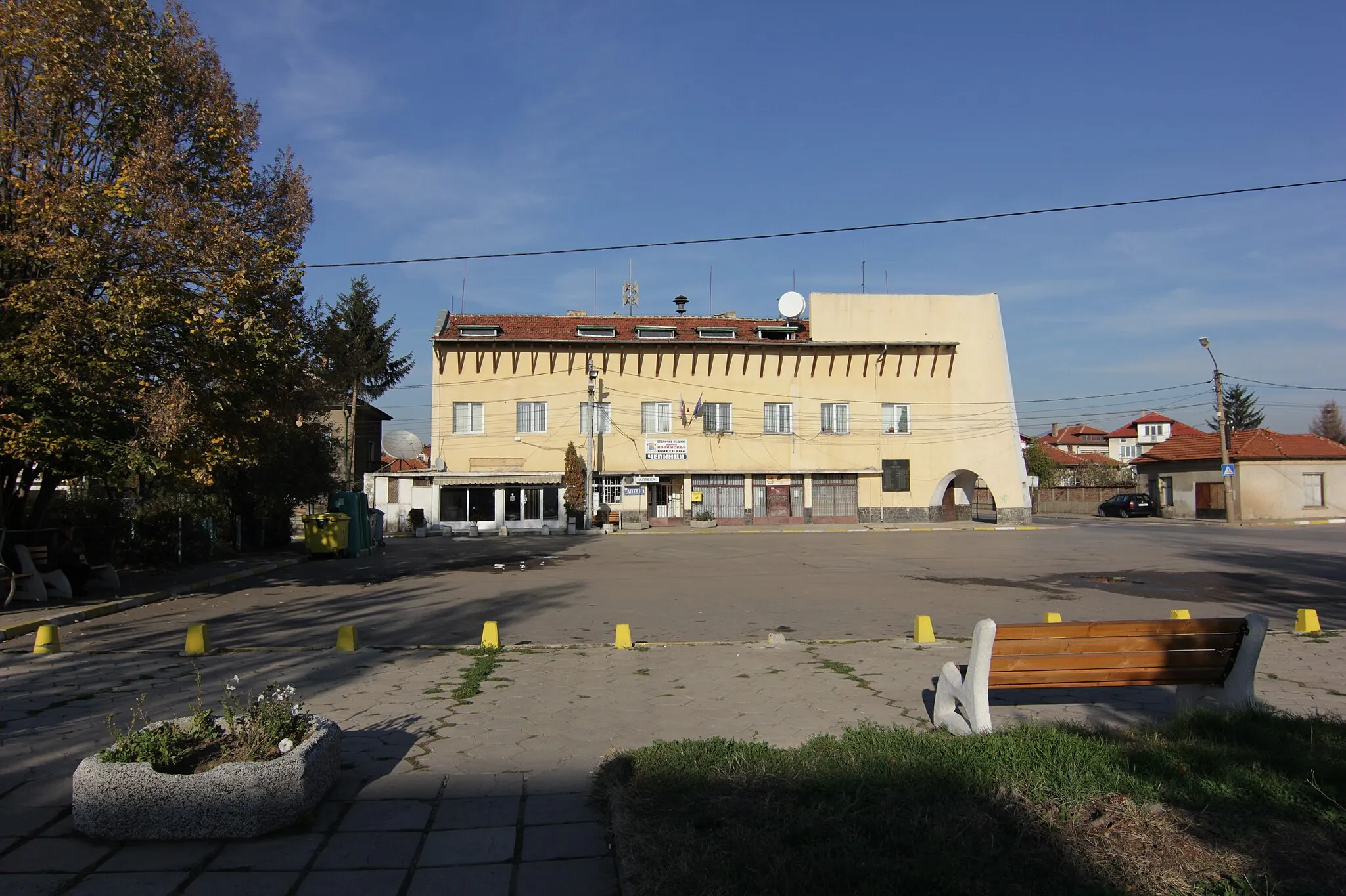 Photo showing: Chepintsi Municipal office