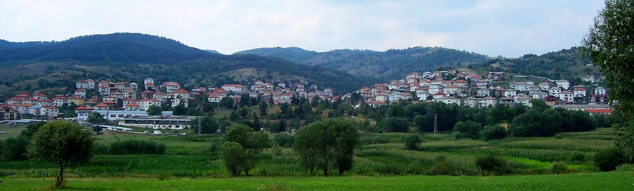 Photo showing: A view towards the village of Vaklinovo.