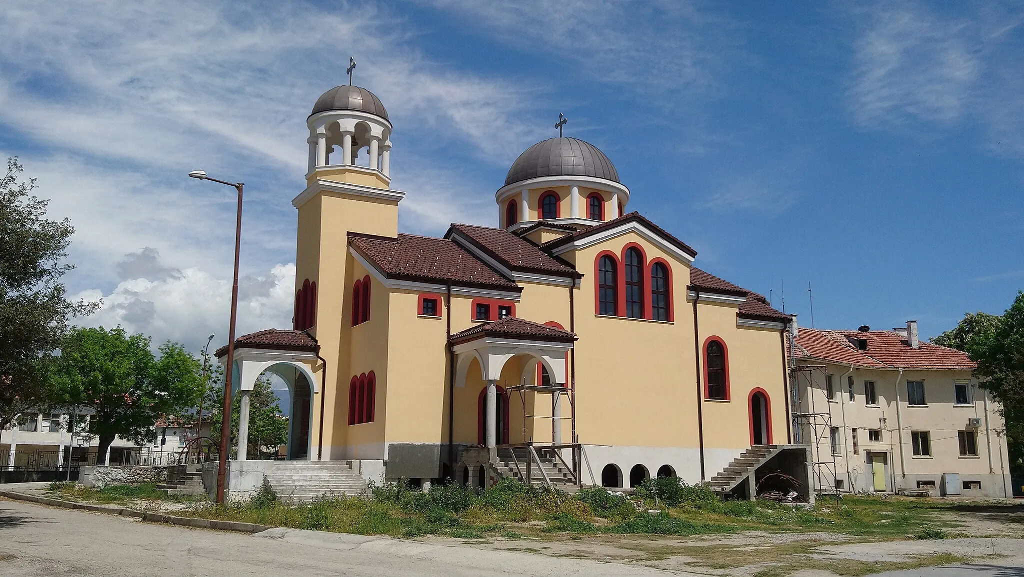 Photo showing: Църквата Света Богородица в центъра на село Карунци