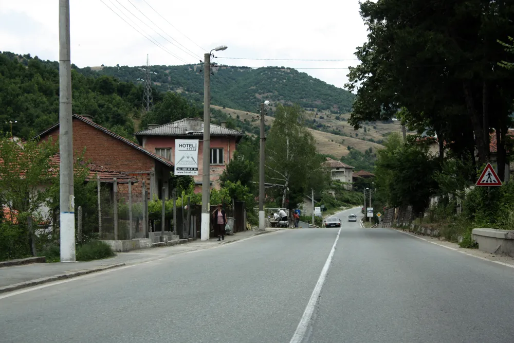 Photo showing: Predela Road throug Gradevo Village