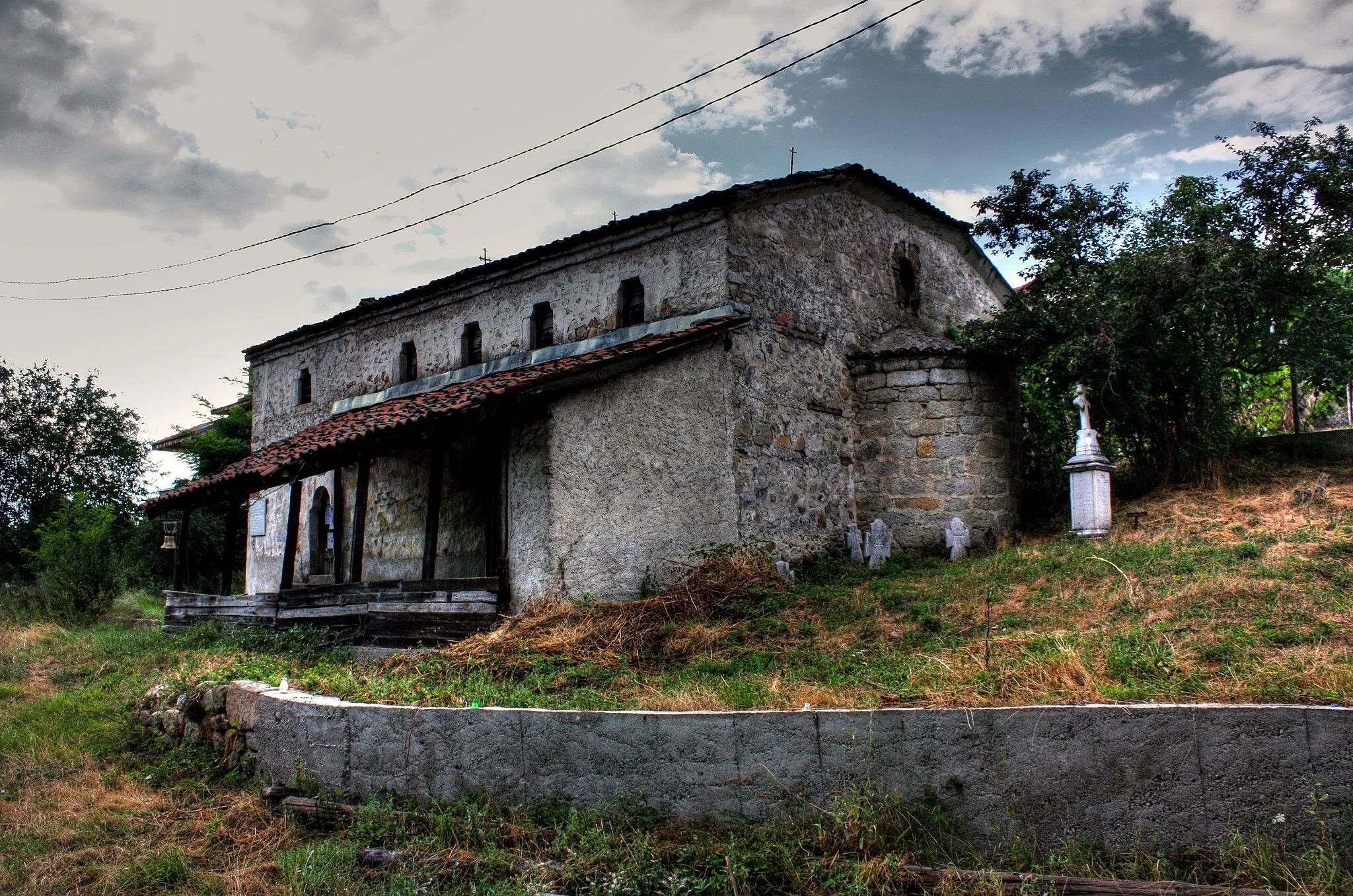 Photo showing: Църквата "Св. Св. Петър и Павел в село Мечкул.