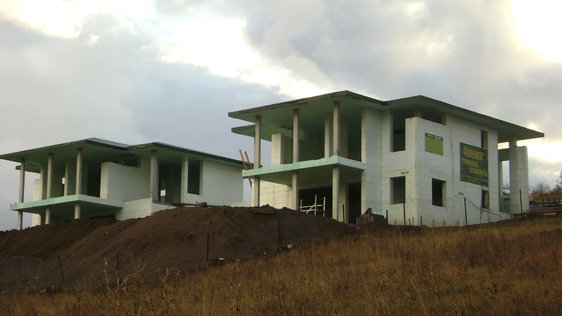 Photo showing: Еднофамилни къщи