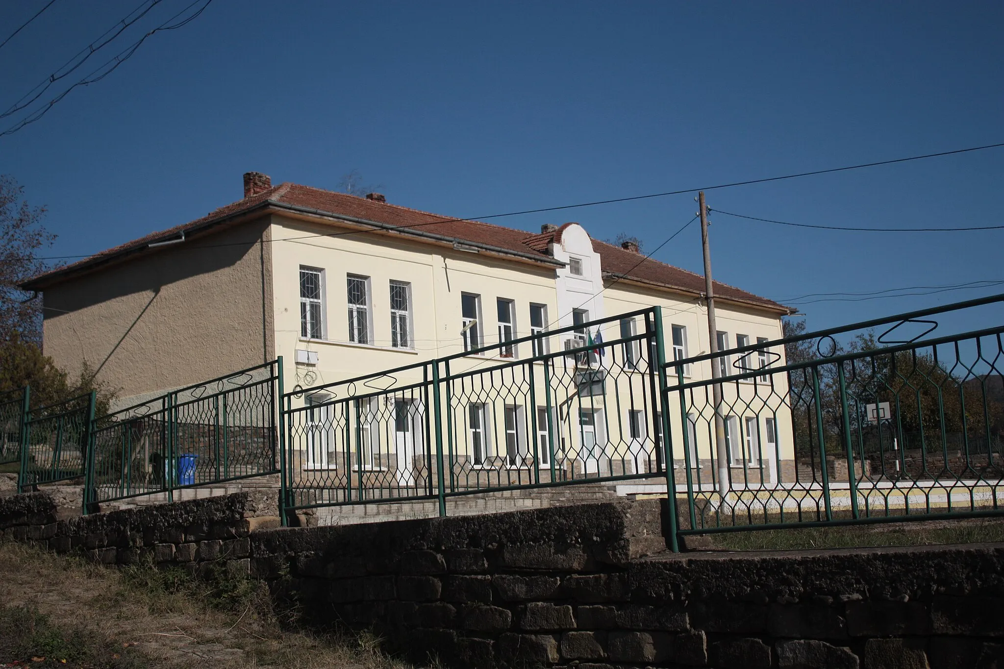 Photo showing: Hristo Botev School in Dzhurovo