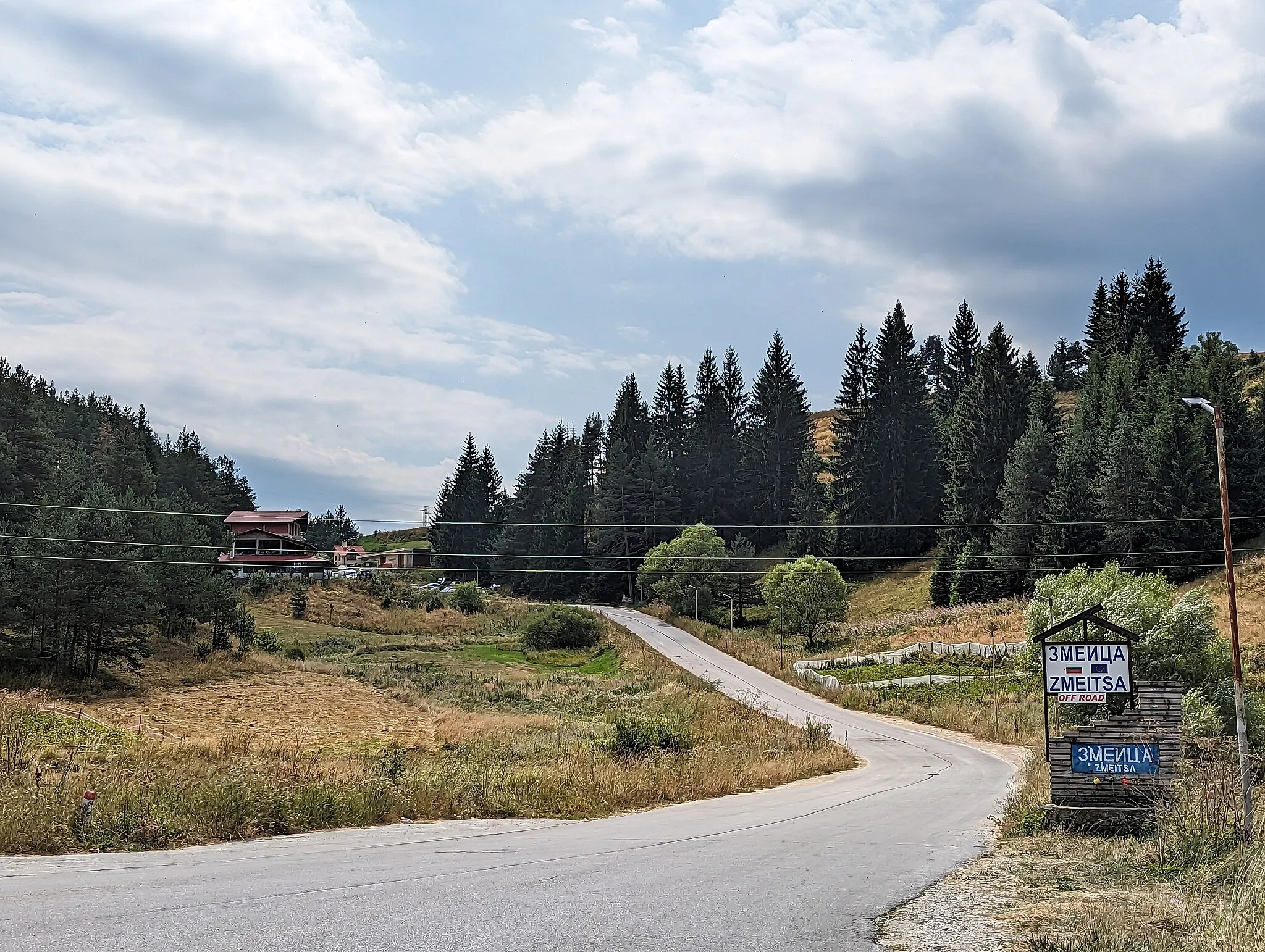 Photo showing: Entrance to Zmeitsa from the Road 197