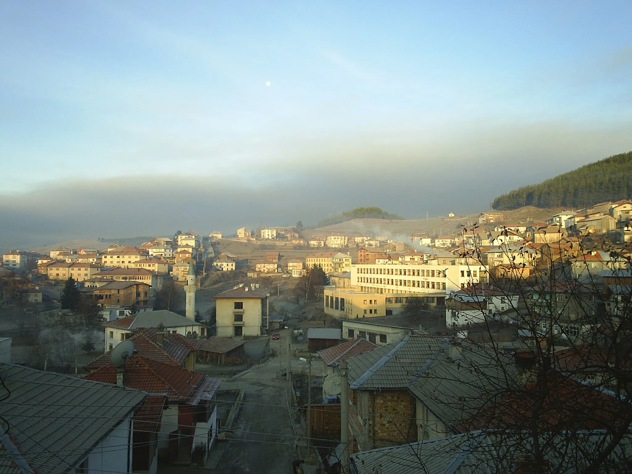 Photo showing: View to a part of village Zmeitsa, Bulgaria