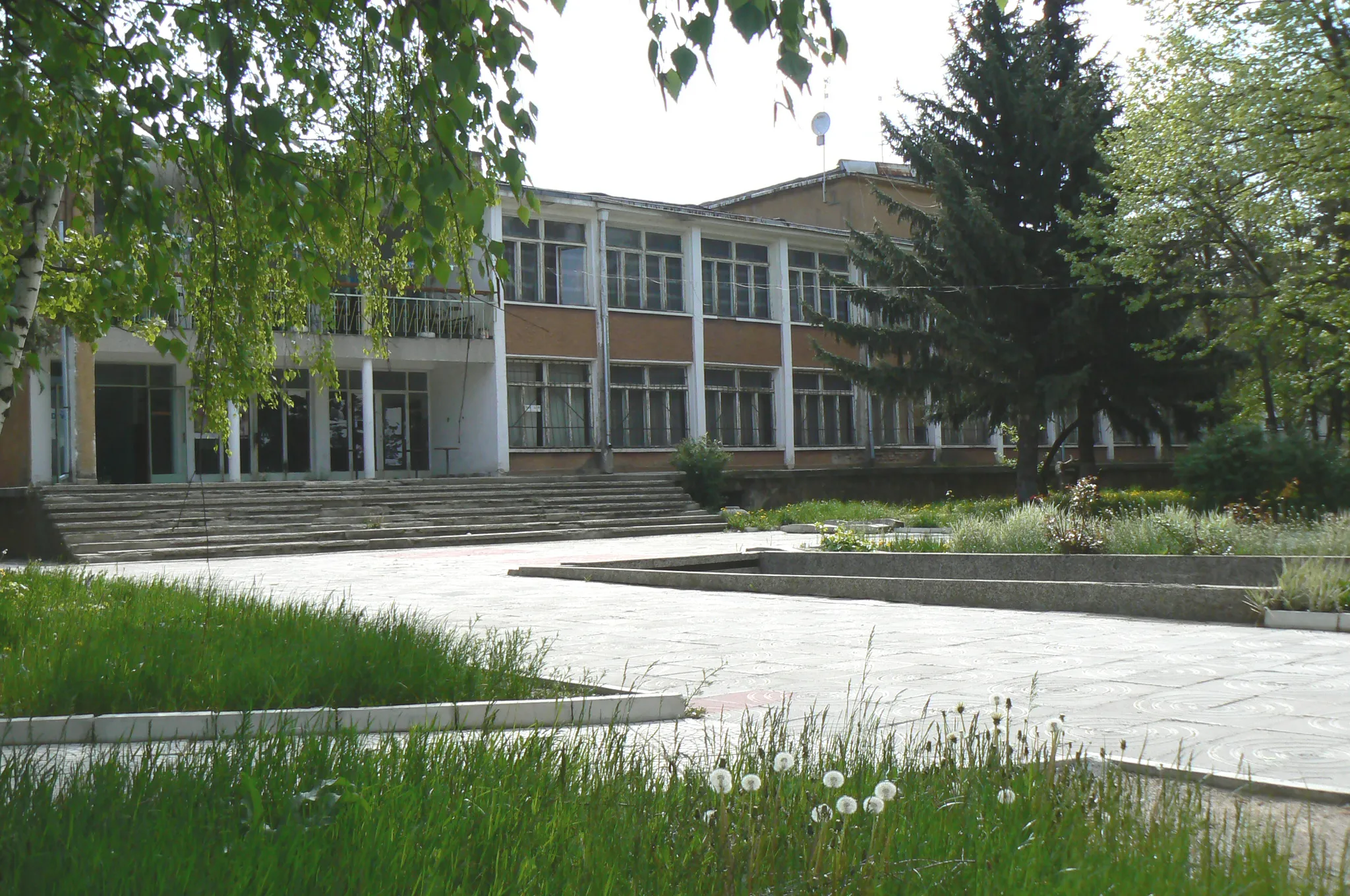 Photo showing: The town library in Batanovtsi, Bulgaria