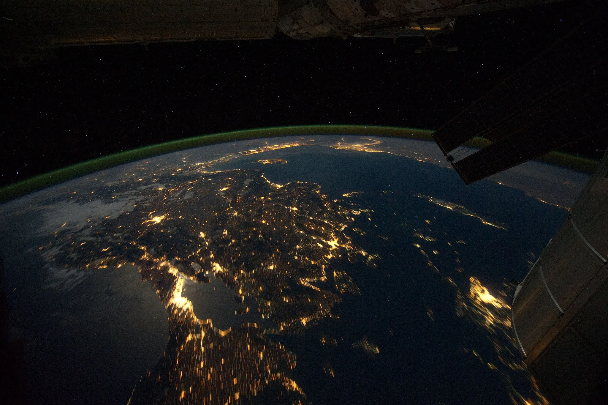 Photo showing: View of Earth taken during ISS Expedition 28.