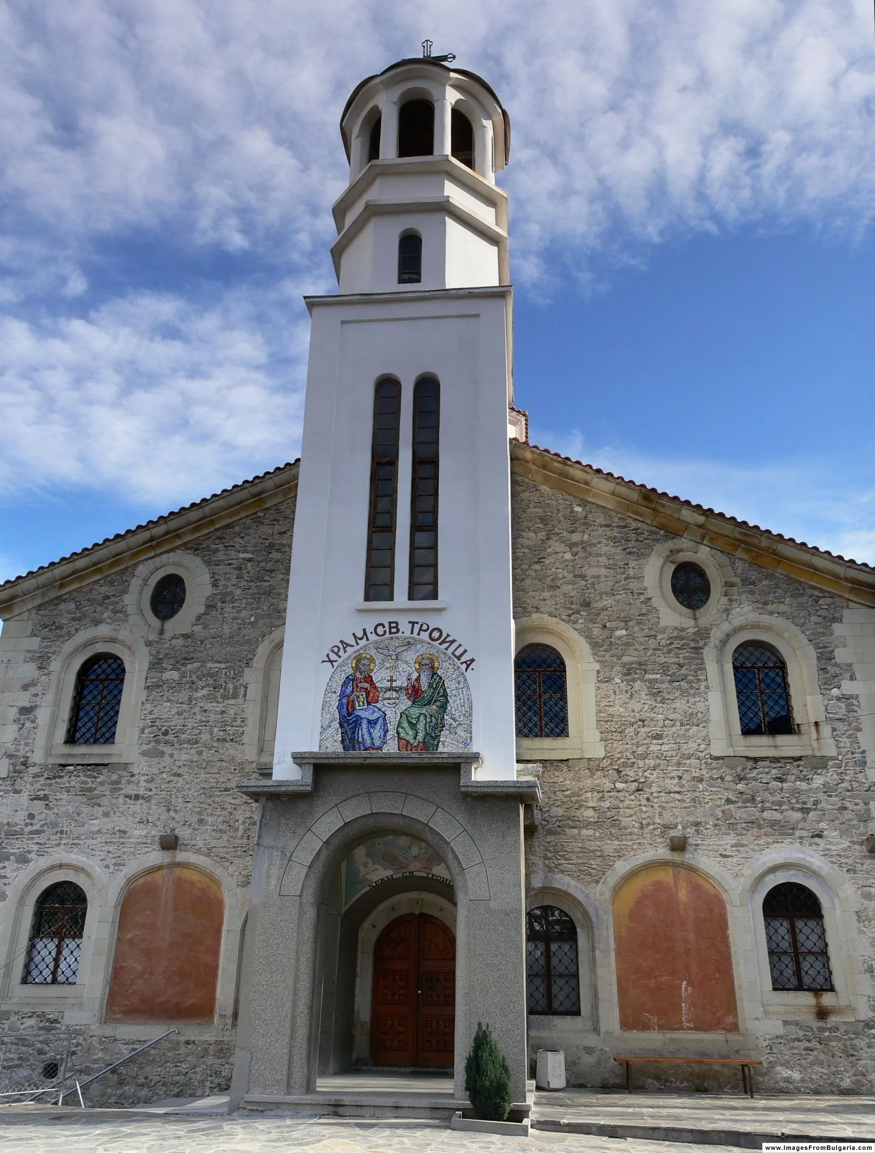 Photo showing: Church of the Holy  Trinity (built 1857-1862), Asenovgrad, Bulgaria