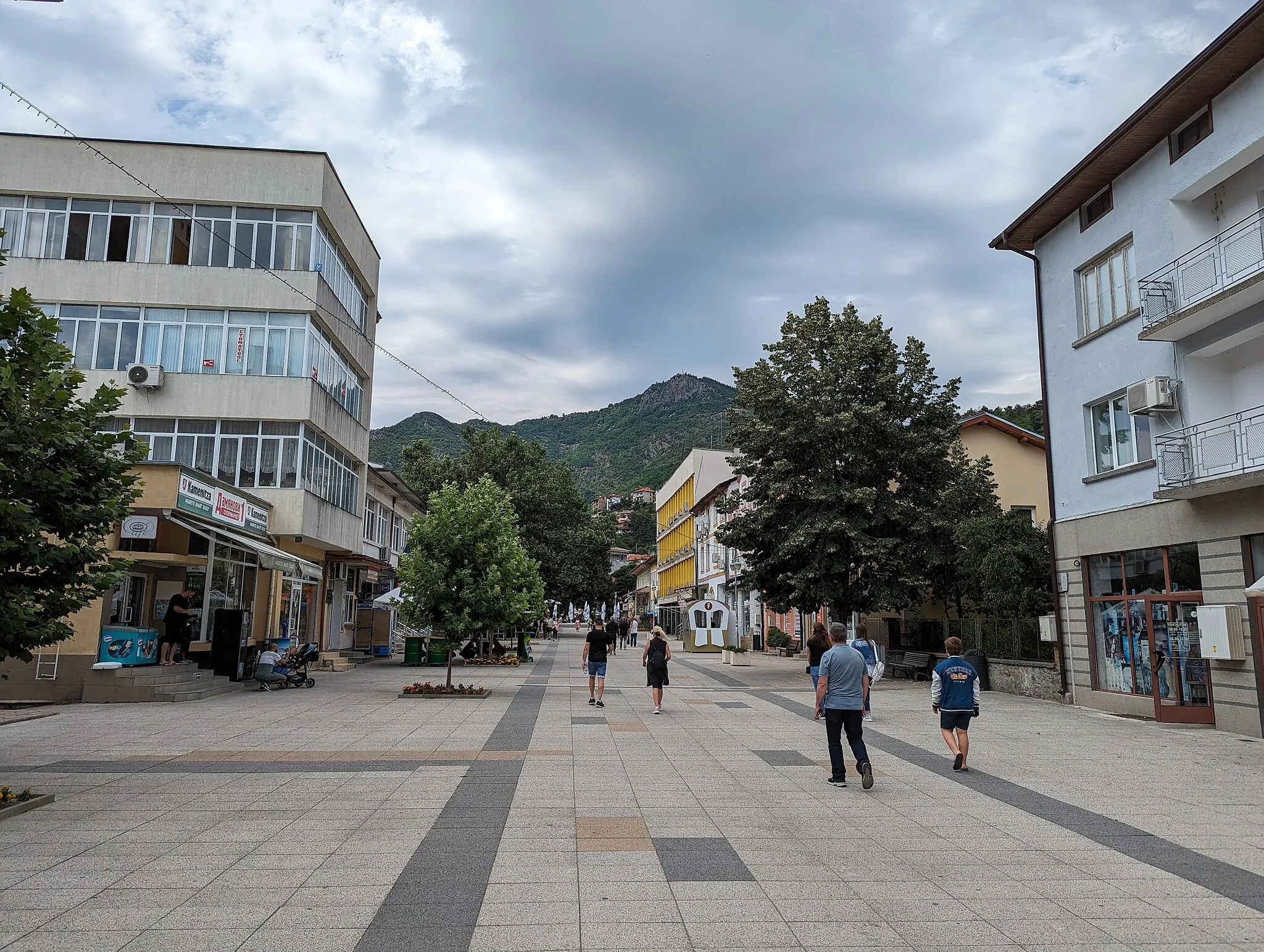 Photo showing: Osvobozhdenie (Liberation) street, a pedestrian street in Devin