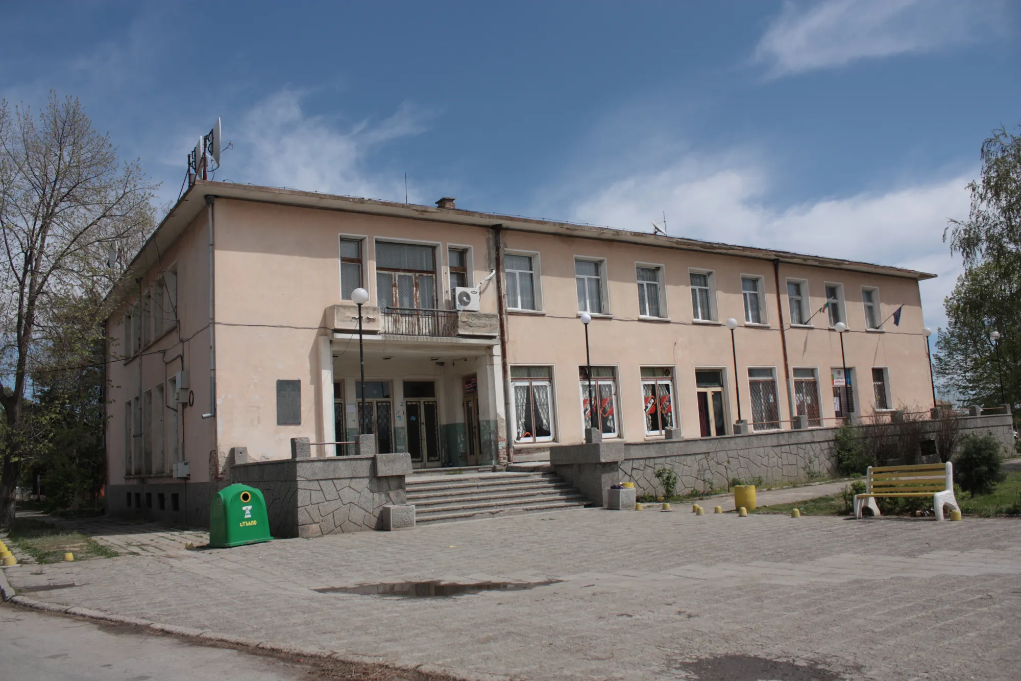 Photo showing: Municipality house in Dinkata village, Bulgaria