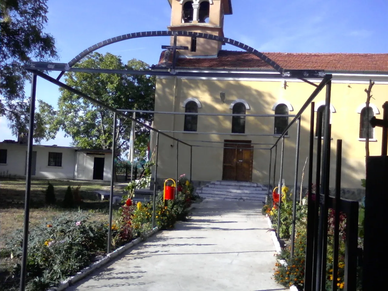 Photo showing: Saint George church in Ivaylo, Pazardzhik Province