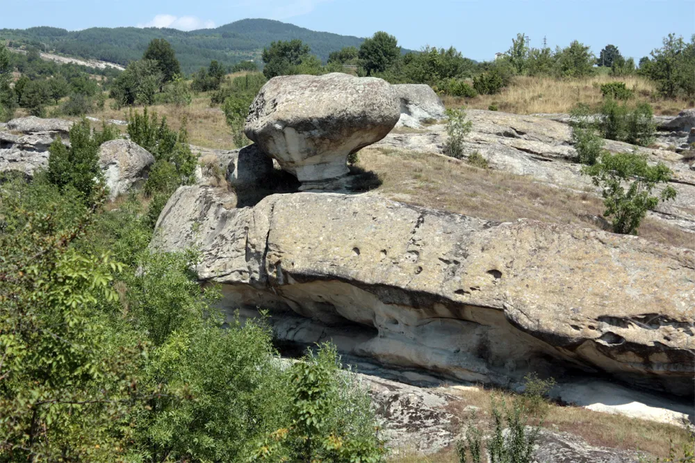 Photo showing: "Mushroom" rocky formations in Dobromirtsi village