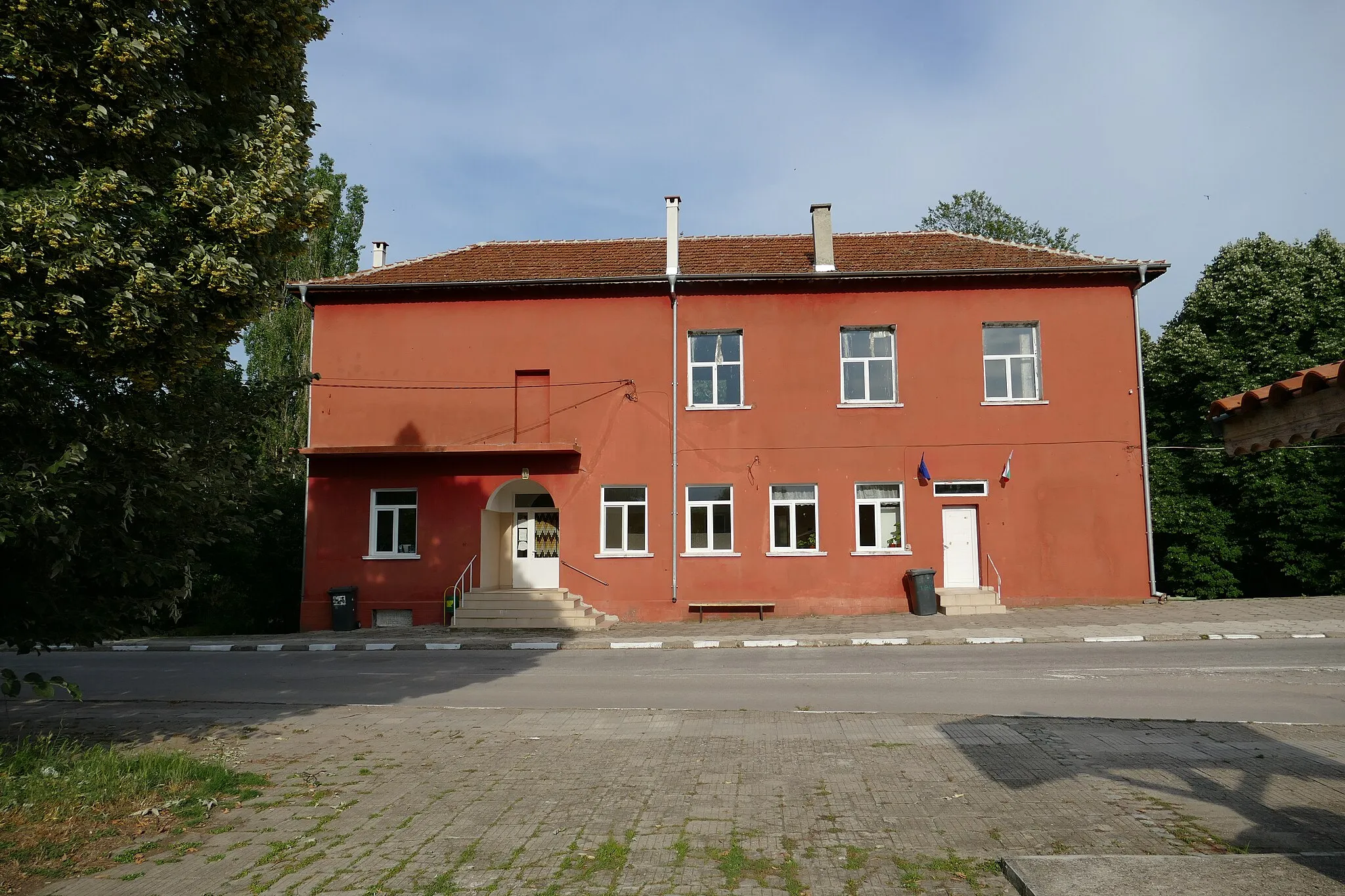 Photo showing: Varbitsa main square